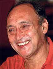 चित्र:Victor-Banerjee.jpg