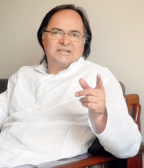 चित्र:Farooq-Sheikh.jpg