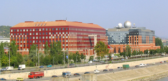 चित्र:Elte-Building-Budapest.jpg