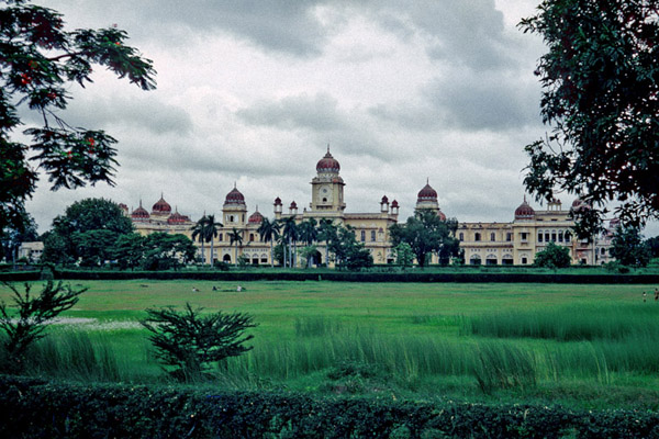 चित्र:Lucknow-university.jpg