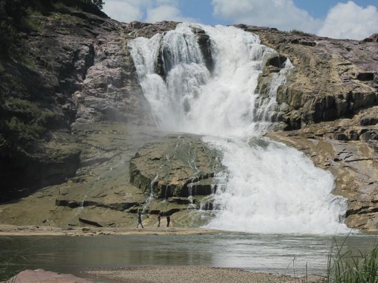चित्र:Kuntala-Waterfall.jpg