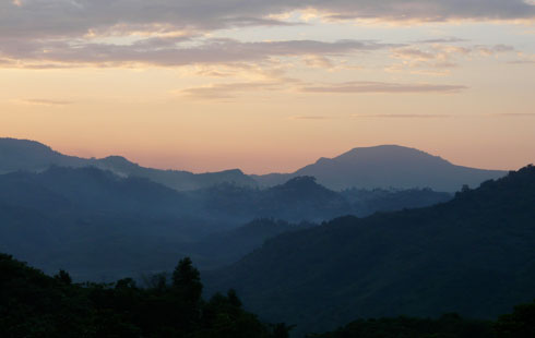 चित्र:Naga-Hills.jpg