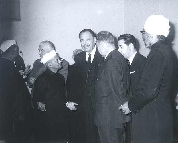 चित्र:Tashkand-agreement-1966-Shatri-and-Kyub-Khan.jpg