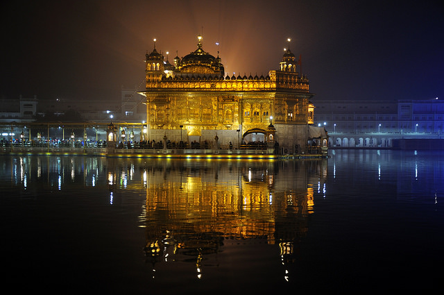 चित्र:Golden-Temple-Amirtsar-9.jpg