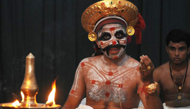 चित्र:Chakyar-Koothu.jpg