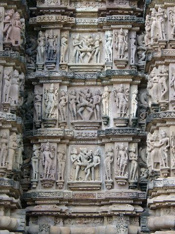 चित्र:Khajuraho-temple-4.jpg