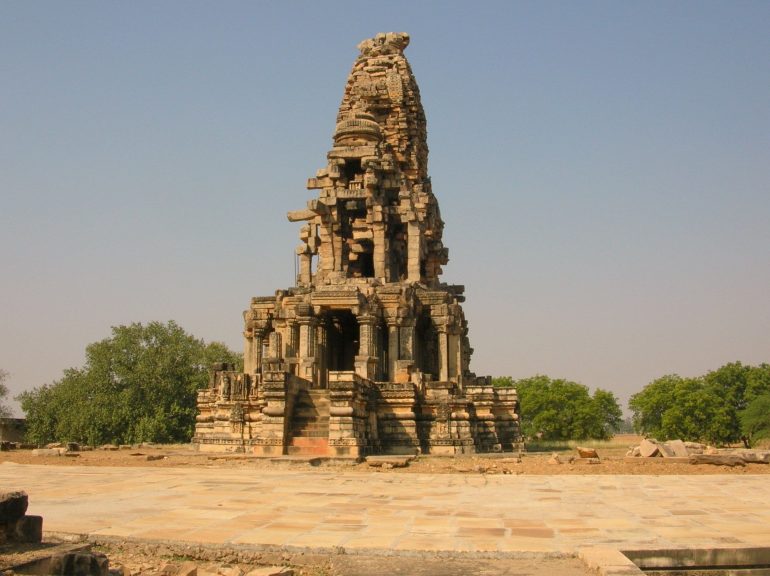 चित्र:Kakanmath-Temple.jpg
