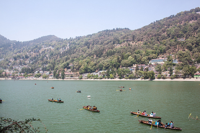 चित्र:Nainital-Lake.jpg