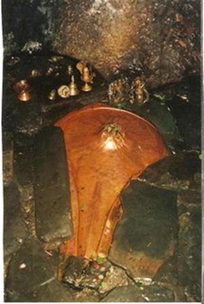 चित्र:Patal buvaneshwar.jpg