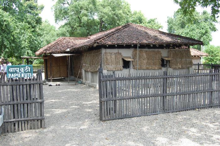 चित्र:Gandhi-Kuti-Sevagram-Ashram.jpg