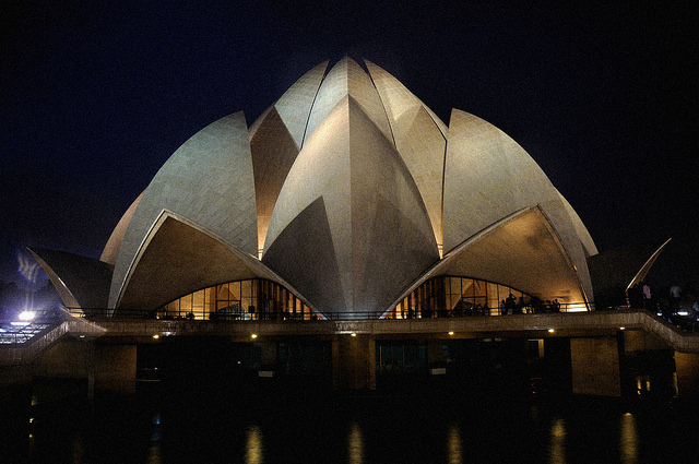 चित्र:Lotus-Temple-Delhi-8.jpg
