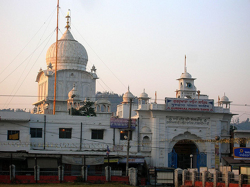 चित्र:Gurudwara-Paonta-Sahib-2.jpg
