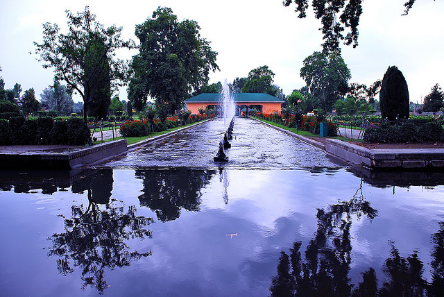 चित्र:Shalimar-Bagh-Srinagar-1.jpg