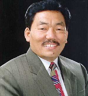 चित्र:Pawan-Kumar-Chamling.jpg