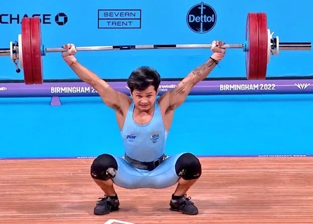 चित्र:Jeremy-Lalrinnunga-Lifts-Commonwealth-Gold.jpg