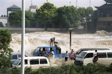 चित्र:Tsunami-1.jpg