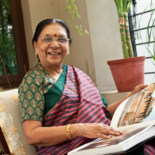 चित्र:Anandiben-Patel.jpg