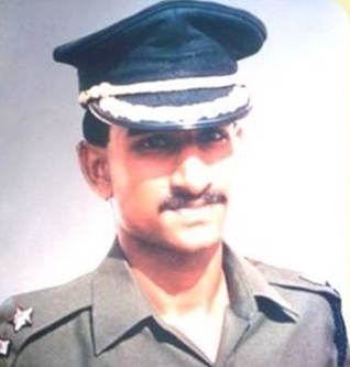 चित्र:Lieutenant-Rajeev-Sandhu.jpg