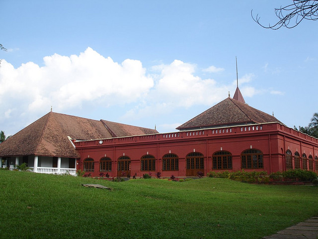 चित्र:Kanakakunnu-Palace.jpg