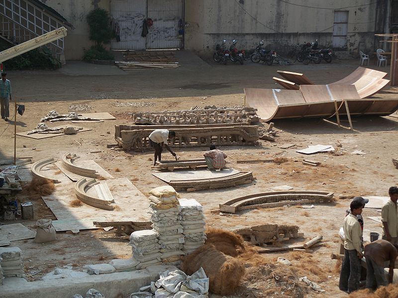 चित्र:Mehboob Studio courtyard.jpg