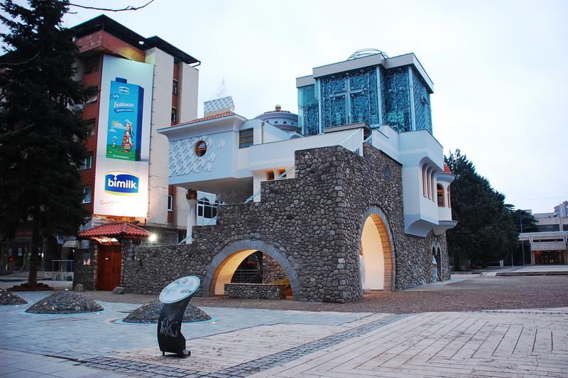 चित्र:Memorial-house-of-Mother-Teresa.jpg