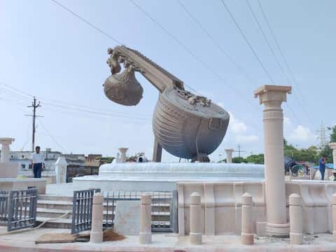 चित्र:Lata-Mangeshkar-Chowk.jpg