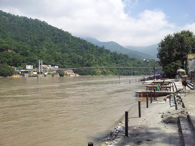 चित्र:Ram-Jhula-Rishikesh-5.jpg
