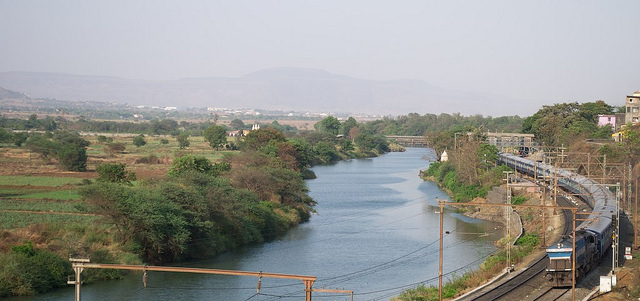 चित्र:Indrayani-River.jpg