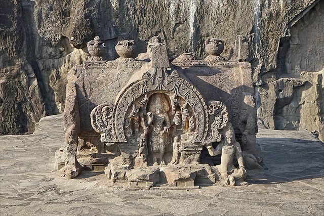चित्र:Kailash-Temple-Ellora-8.jpg