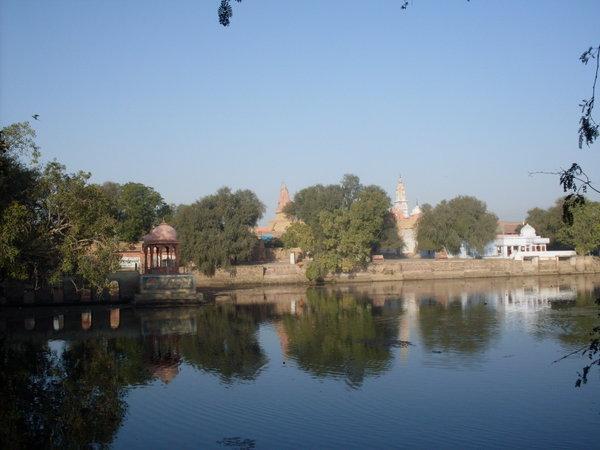 चित्र:Kolayat-Lake.jpg
