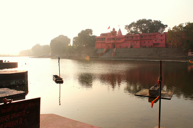 चित्र:Shipra-River.jpg