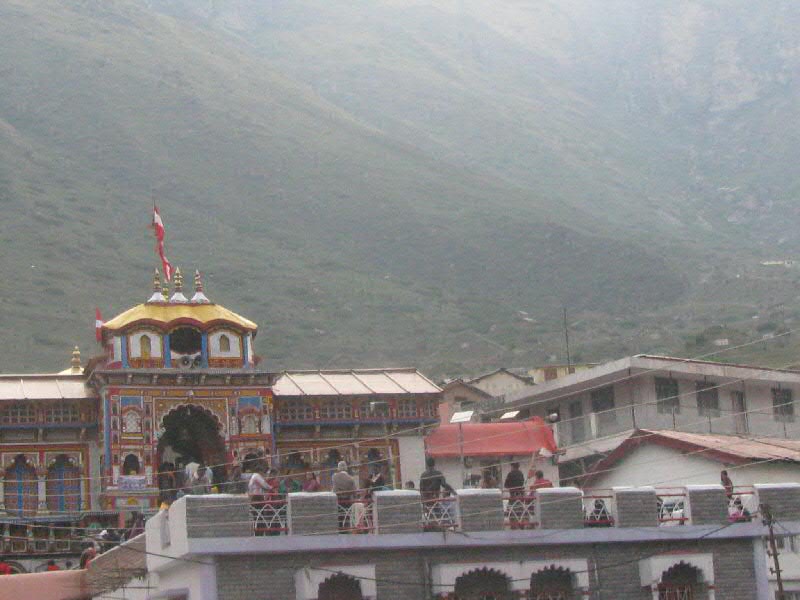 चित्र:Badrinath-Temple-8.jpg