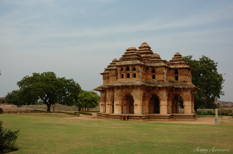 चित्र:Lotus-Mahal.jpg