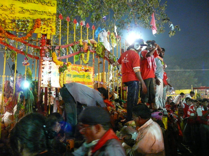 चित्र:Sammakka-Saralamma-Jatara.jpg