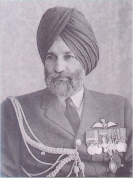 चित्र:Arjan-Singh-2.jpg