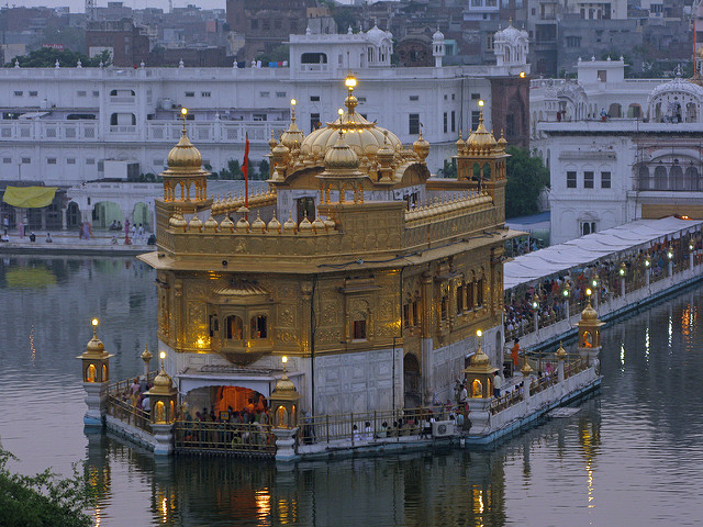 चित्र:Sri-Darbar-Sahib-Amritsar-9.jpg