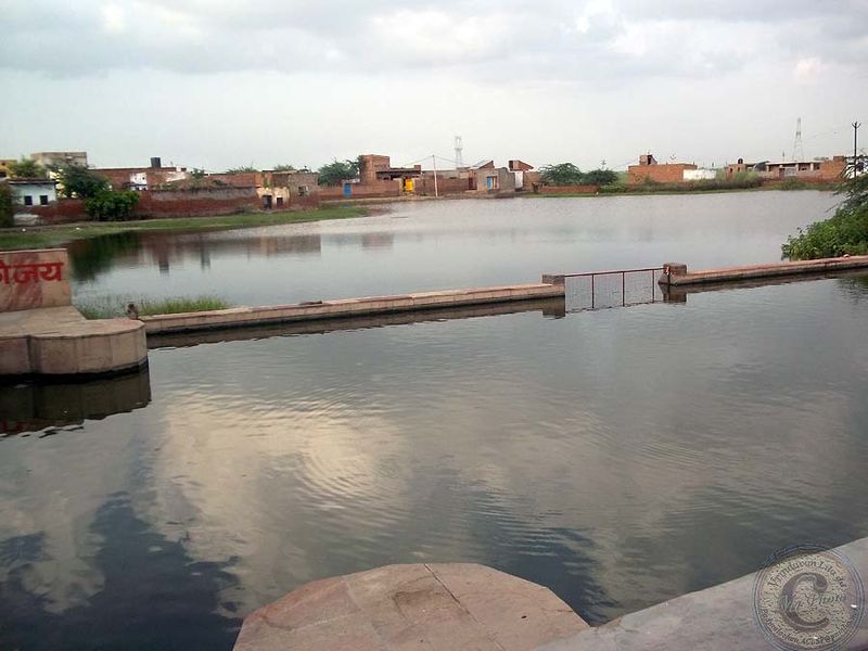 चित्र:Govinda-Kunda.jpg