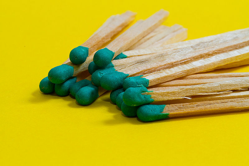 चित्र:Matchsticks-1.jpg