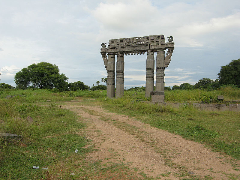 चित्र:Warangal-Fort-2.jpg
