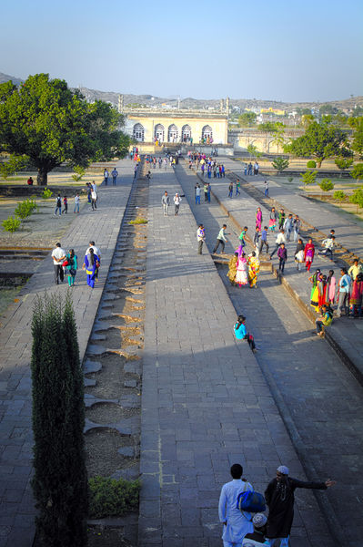चित्र:Bibi-Ka-Maqbara-4.jpg