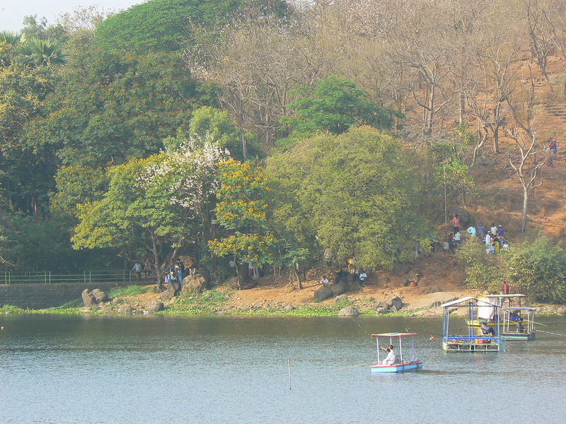 चित्र:Powai-Lake-6.jpg