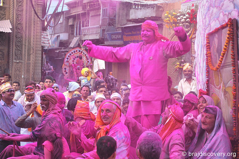 चित्र:Holi-Holigate-Mathura-1.jpg