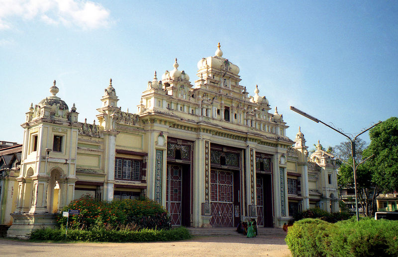 चित्र:Jaganmohan-Palace-Mysore-2.jpg