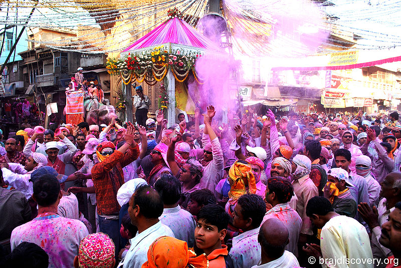 चित्र:Holi-Holigate-Mathura-15.jpg