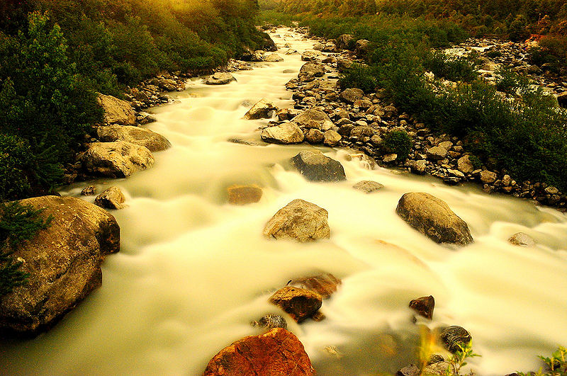 चित्र:Lachung-River.jpg