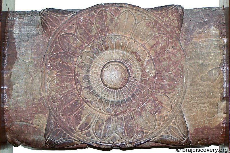 चित्र:Cross-Bar-With-A-Lotus-Medallion-Mathura-Museum-14.jpg