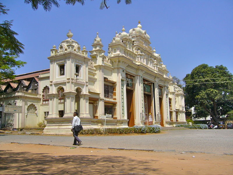 चित्र:Jaganmohan-Palace-Mysore-3.jpg