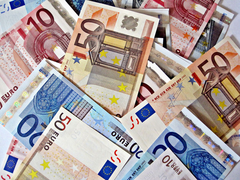 चित्र:Euro-Notes.jpg