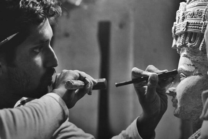 चित्र:Arun-Yogiraj-making-Ram-Statue.jpg