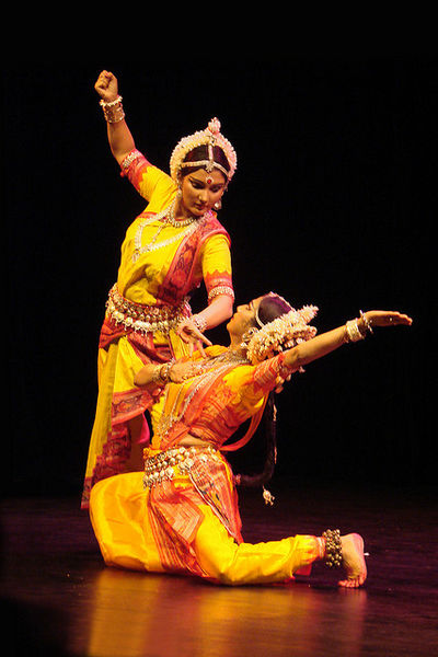 चित्र:Odissi-Dance-3.jpg